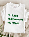White t-shirt with green lettering: No llores, nadie merece tus mocos